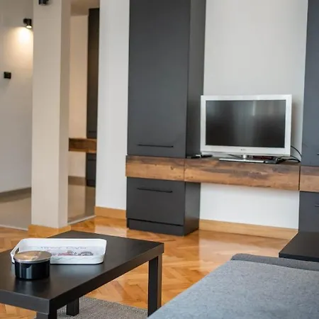 Dora Apartman Bor